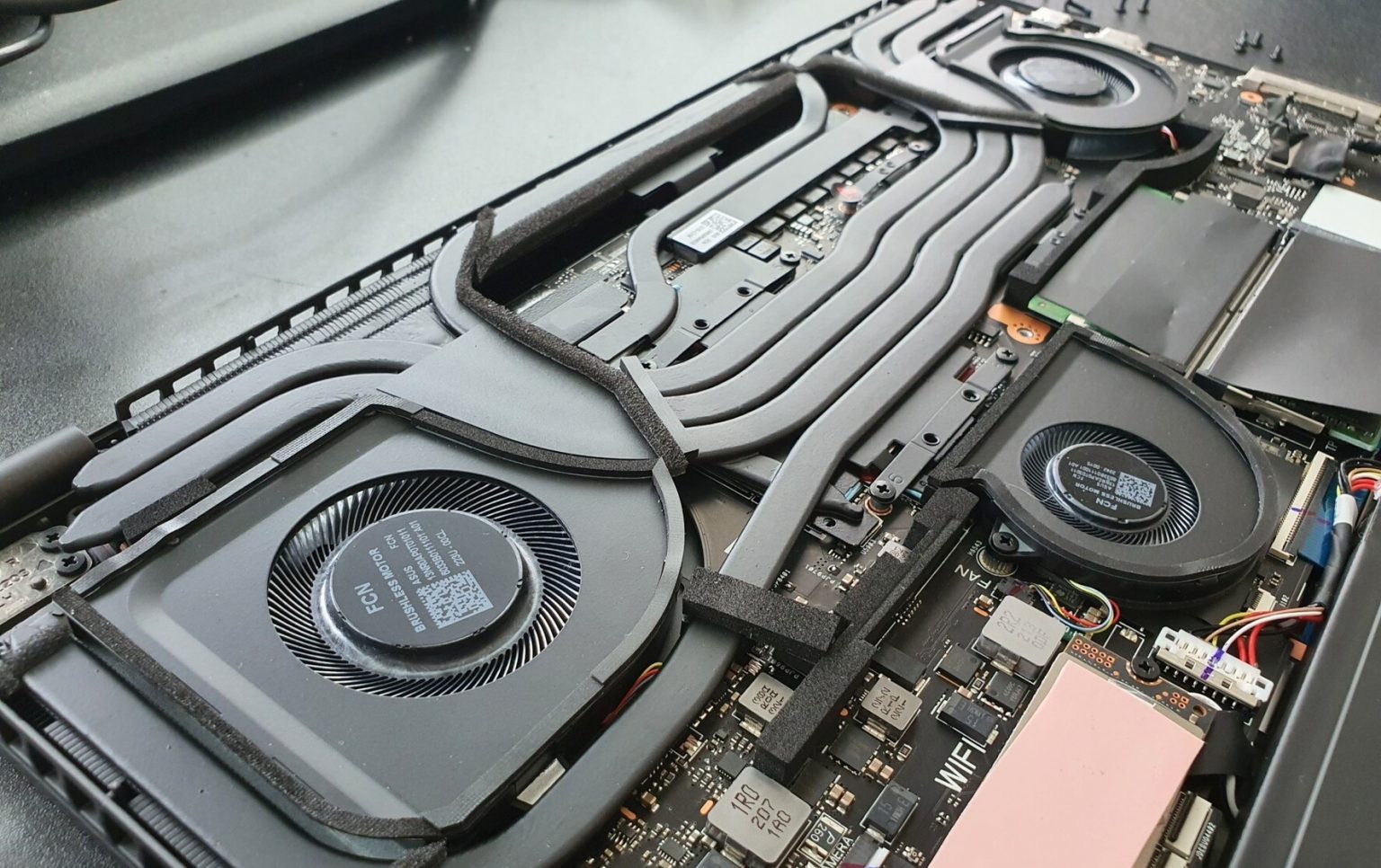 Asus ROG Flow X16 Laptop Gaming 2 trong 1 mạnh mẽ nhất