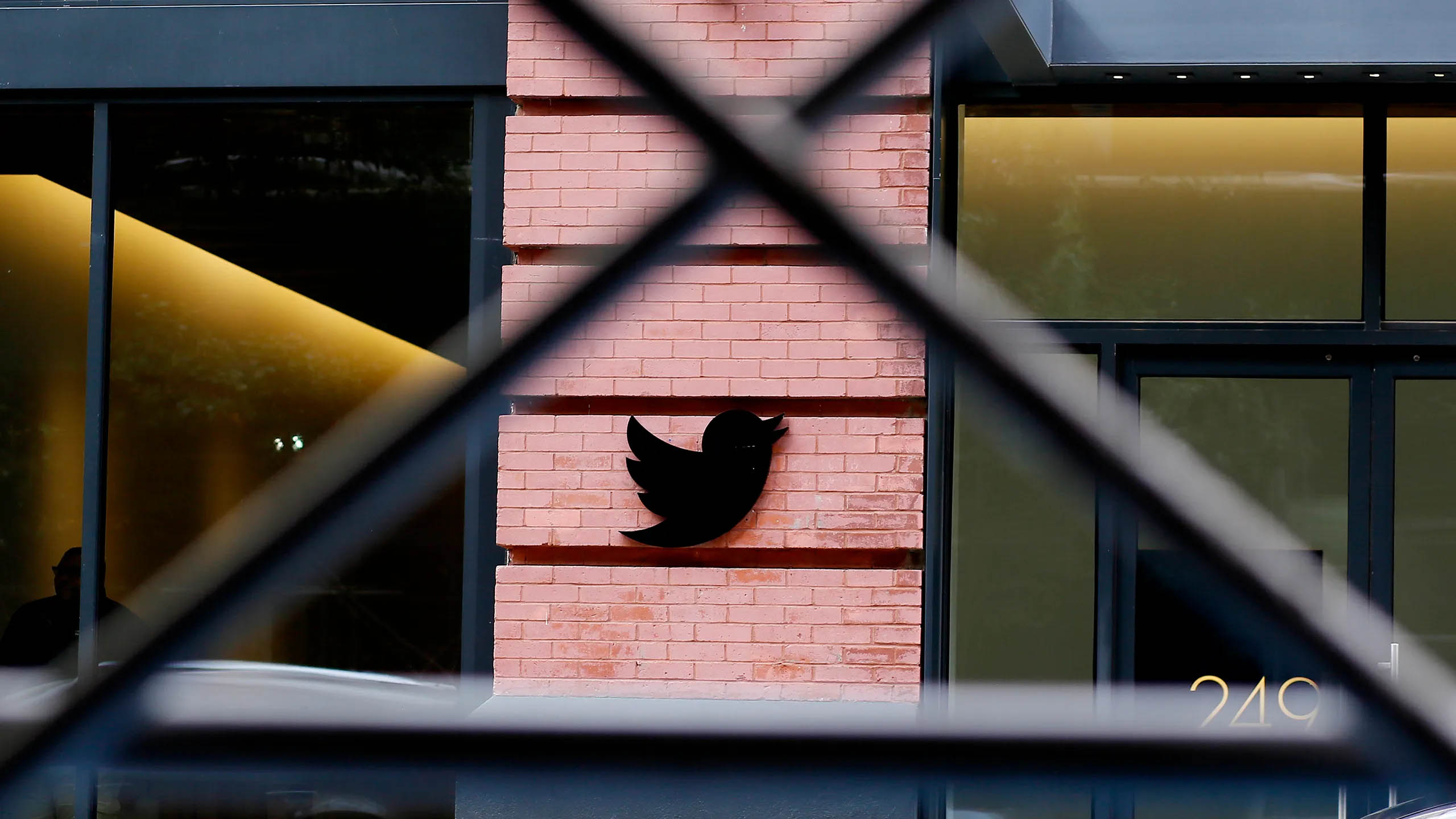 Twitter “quay xe”, mời hàng loạt nhân sự bị sa thải quay về làm việc
