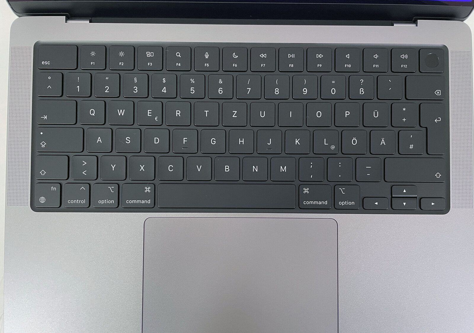 Bàn phím và Trackpad trên Apple Macbook Pro 14 2023
