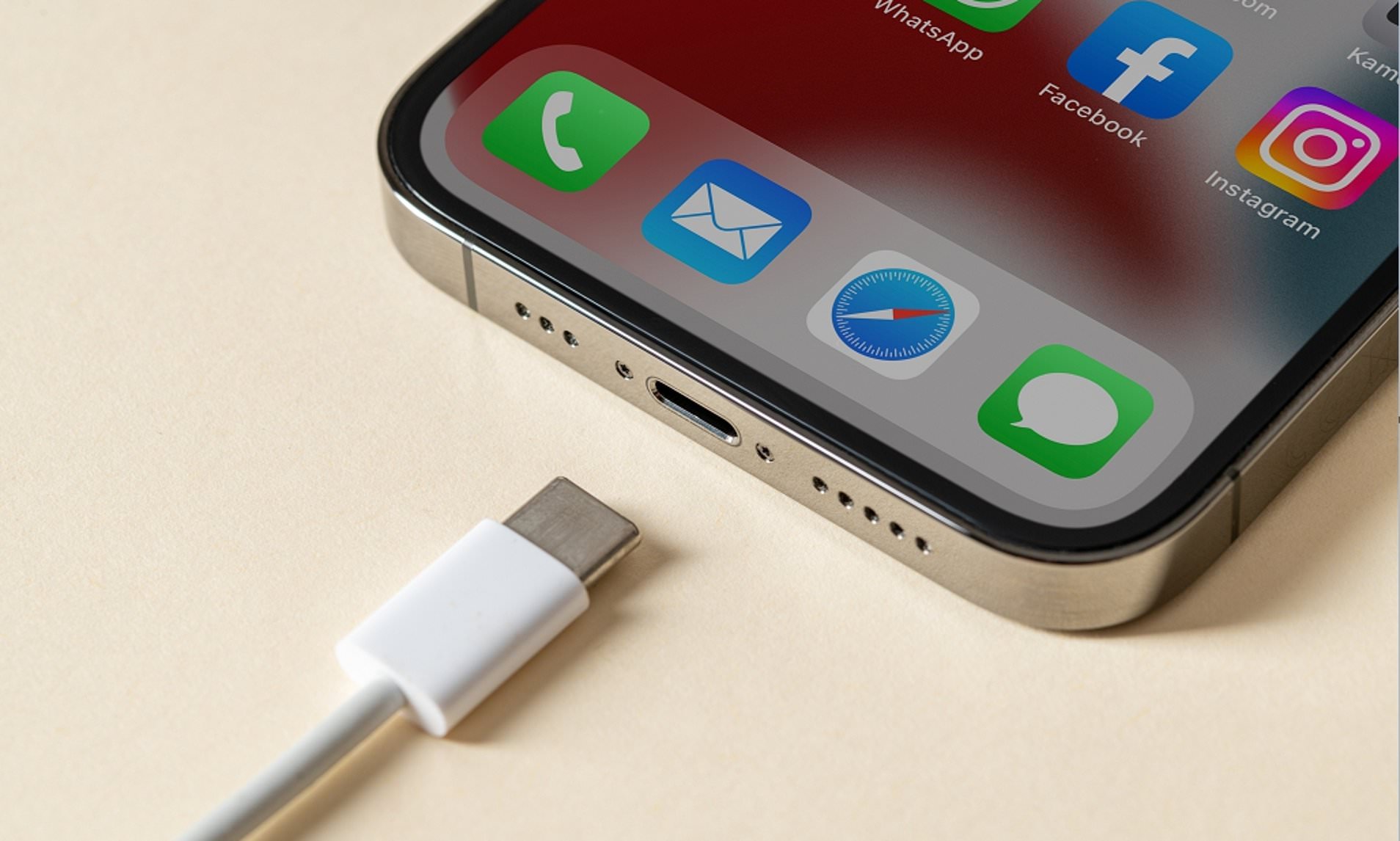 iPhone 15 Pro Series sẽ được trang bị Cổng USB-C hỗ trợ Thunderbolt 3
