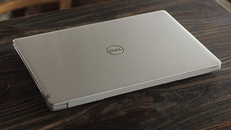 Kiểm tra ngoại hình laptop Dell